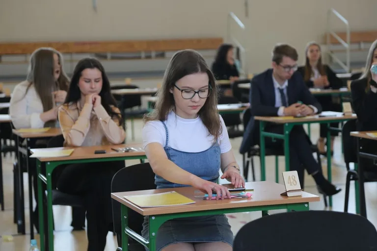 Matura z matematyki w ostrowskim "Koperniczku" (zdjęcia)
