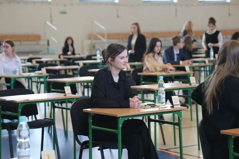 Matura z matematyki w ostrowskim "Koperniczku" (zdjęcia)
