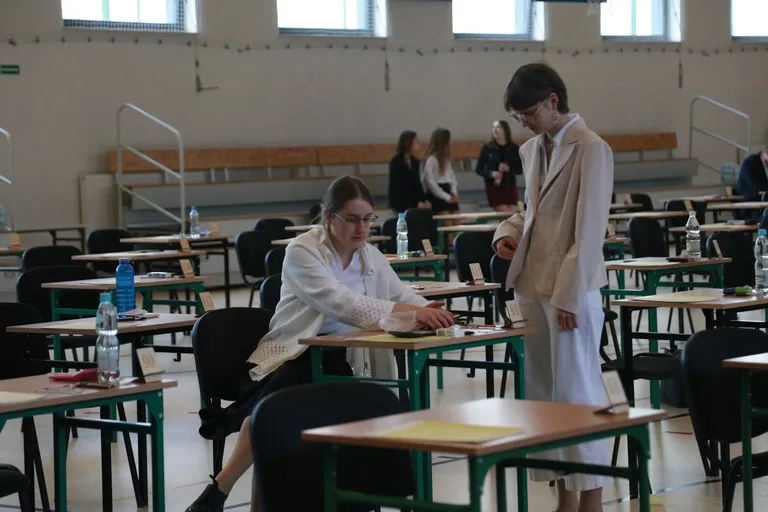 Matura z matematyki w ostrowskim "Koperniczku" (zdjęcia)