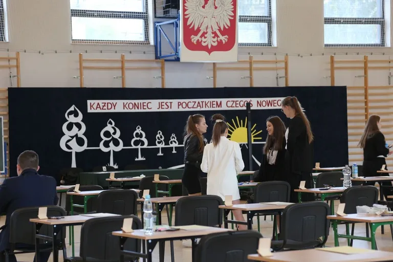 Matura z matematyki w ostrowskim "Koperniczku" (zdjęcia)