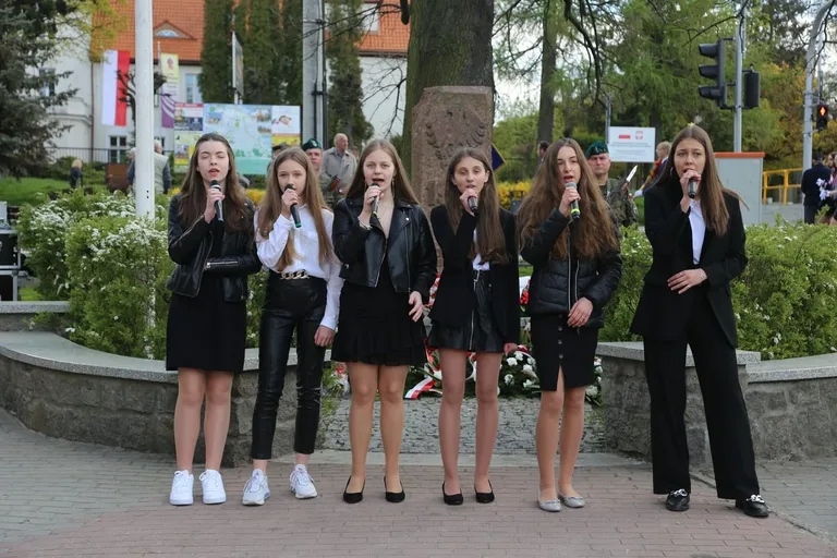 Miejskie obchody Święta Narodowego 3 Maja w Ostrowi Mazowieckiej (zdjęcia)