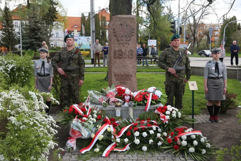 Miejskie obchody Święta Narodowego 3 Maja w Ostrowi Mazowieckiej (zdjęcia)