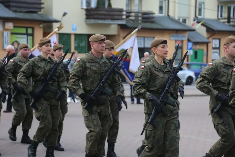 Miejskie obchody Święta Narodowego 3 Maja w Ostrowi Mazowieckiej (zdjęcia)