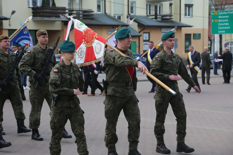 Miejskie obchody Święta Narodowego 3 Maja w Ostrowi Mazowieckiej (zdjęcia)