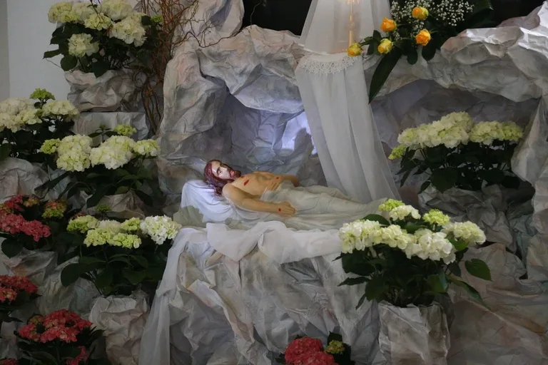 Groby Pańskie w ostrowskich parafiach (zdjęcia)