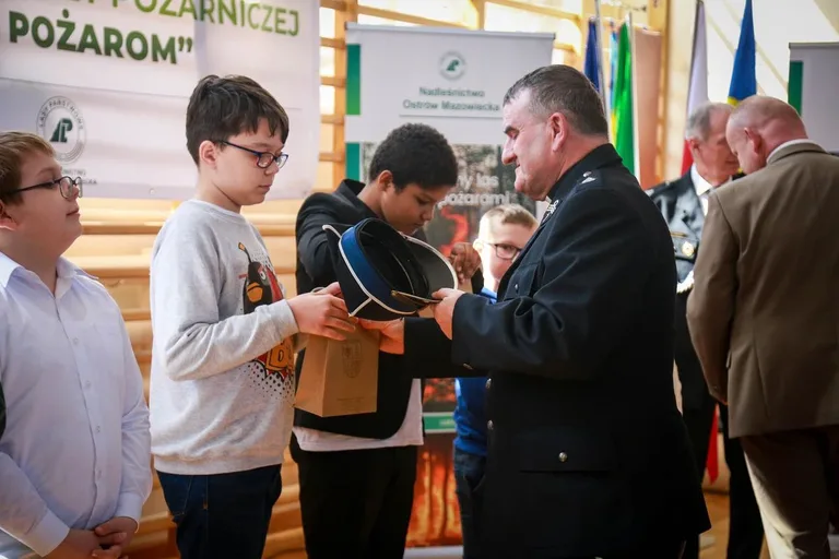 Eliminacje powiatowe Ogólnopolskiego Turnieju Wiedzy Pożarniczej "MŁODZIEŻ ZAPOBIEGA POŻAROM" (zdjęcia)