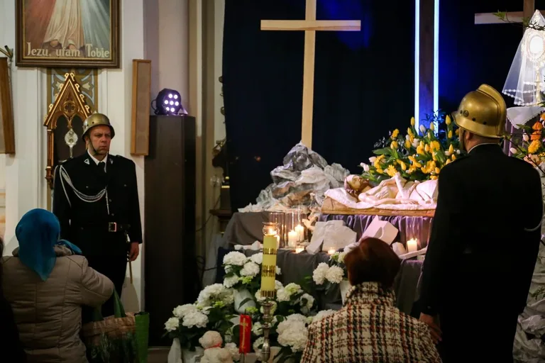 Groby Pańskie w ostrowskich parafiach (zdjęcia)