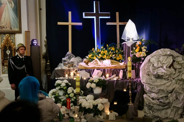 Groby Pańskie w ostrowskich parafiach (zdjęcia)