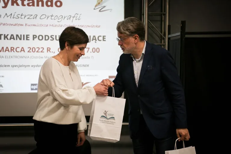 Wręczeniu nagród laureatom III Ostrowskiego Dyktanda towarzyszyło spotkanie z Michałem Rusinkiem (zdjęcia)