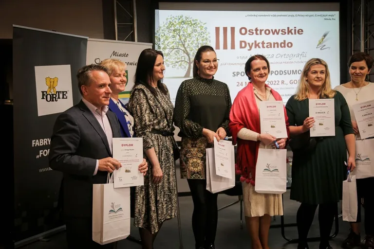 Wręczeniu nagród laureatom III Ostrowskiego Dyktanda towarzyszyło spotkanie z Michałem Rusinkiem (zdjęcia)