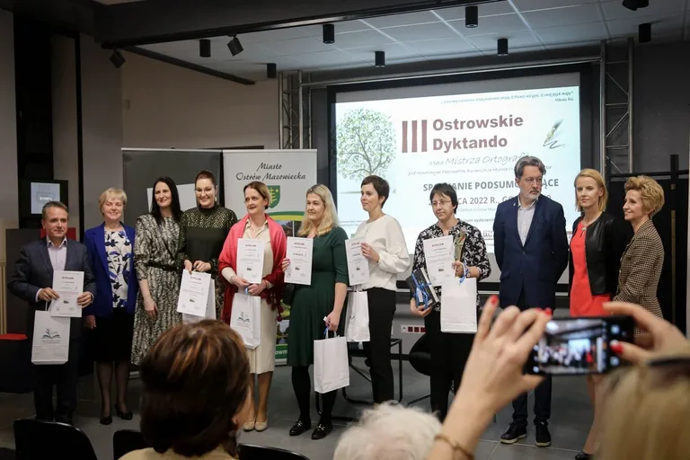 Wręczeniu nagród laureatom III Ostrowskiego Dyktanda towarzyszyło spotkanie z Michałem Rusinkiem (zdjęcia)