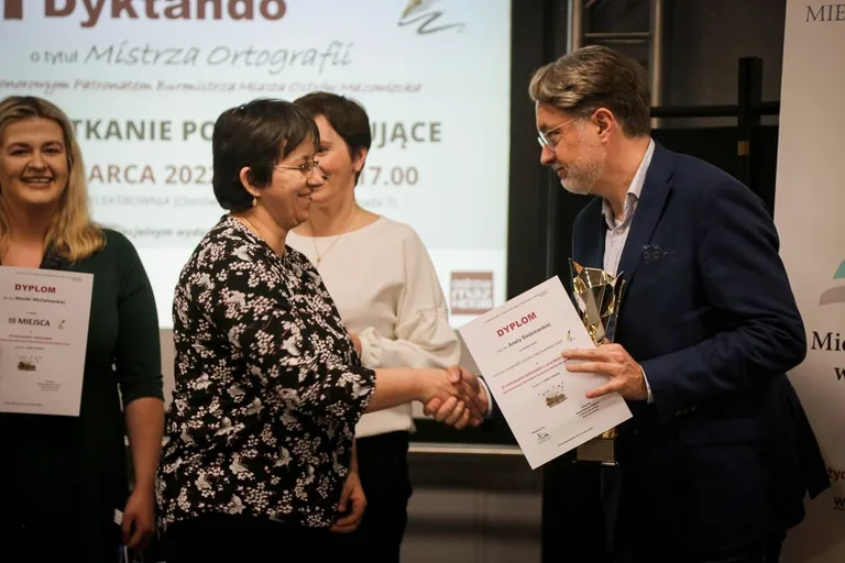 Wręczeniu nagród laureatom III Ostrowskiego Dyktanda towarzyszyło spotkanie z Michałem Rusinkiem (zdjęcia)