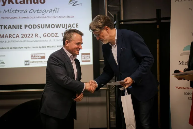 Wręczeniu nagród laureatom III Ostrowskiego Dyktanda towarzyszyło spotkanie z Michałem Rusinkiem (zdjęcia)