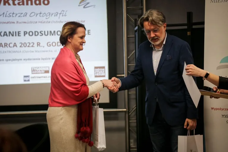 Wręczeniu nagród laureatom III Ostrowskiego Dyktanda towarzyszyło spotkanie z Michałem Rusinkiem (zdjęcia)