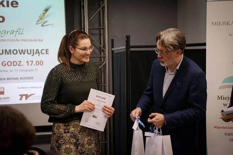 Wręczeniu nagród laureatom III Ostrowskiego Dyktanda towarzyszyło spotkanie z Michałem Rusinkiem (zdjęcia)