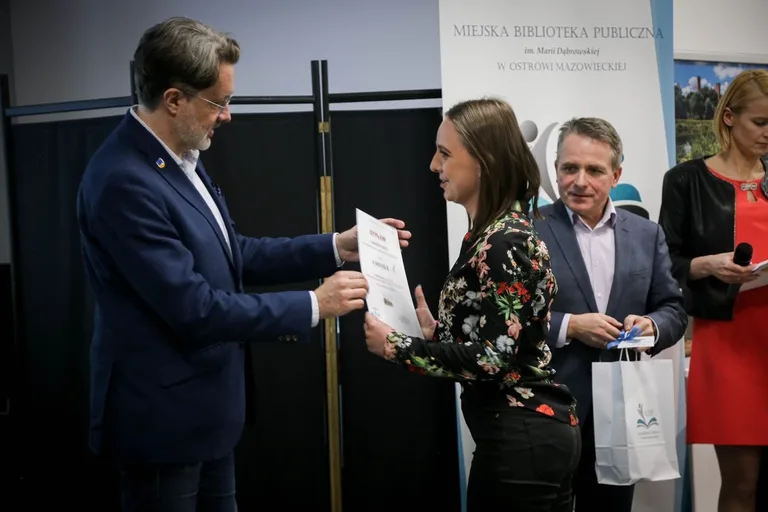 Wręczeniu nagród laureatom III Ostrowskiego Dyktanda towarzyszyło spotkanie z Michałem Rusinkiem (zdjęcia)