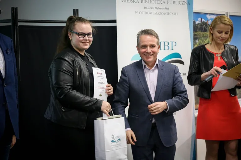 Wręczeniu nagród laureatom III Ostrowskiego Dyktanda towarzyszyło spotkanie z Michałem Rusinkiem (zdjęcia)
