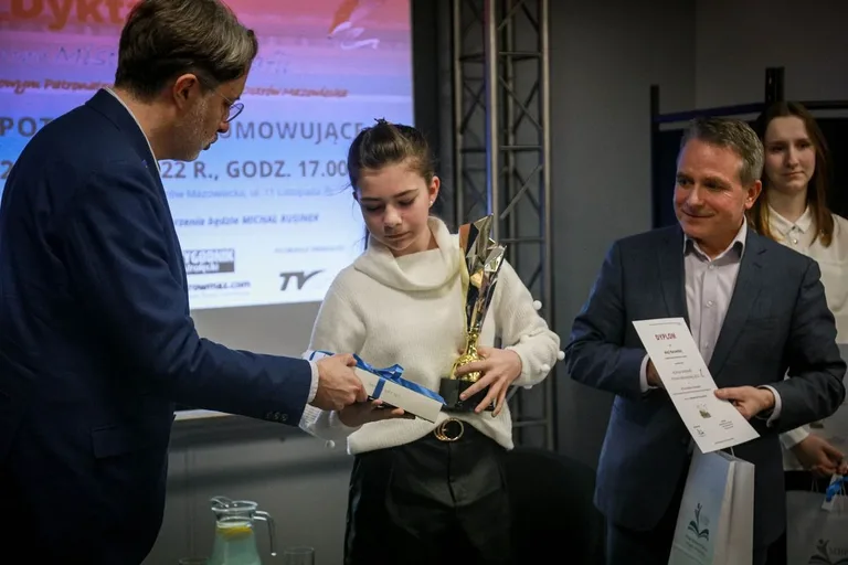 Wręczeniu nagród laureatom III Ostrowskiego Dyktanda towarzyszyło spotkanie z Michałem Rusinkiem (zdjęcia)