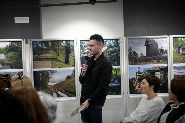 Wręczeniu nagród laureatom III Ostrowskiego Dyktanda towarzyszyło spotkanie z Michałem Rusinkiem (zdjęcia)