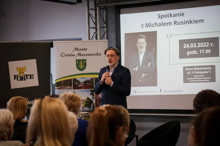 Wręczeniu nagród laureatom III Ostrowskiego Dyktanda towarzyszyło spotkanie z Michałem Rusinkiem (zdjęcia)