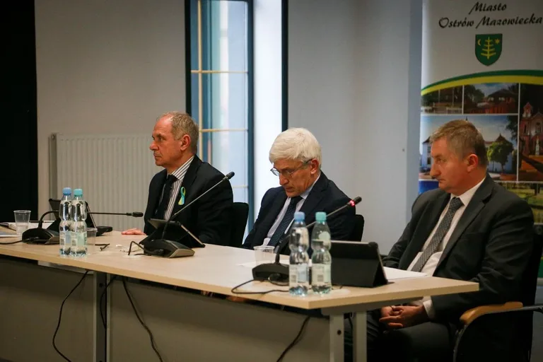 Radni podjęli uchwałę w sprawie budowy szkoły i przedszkola w Ostrowi Mazowieckiej (zdjęcia)