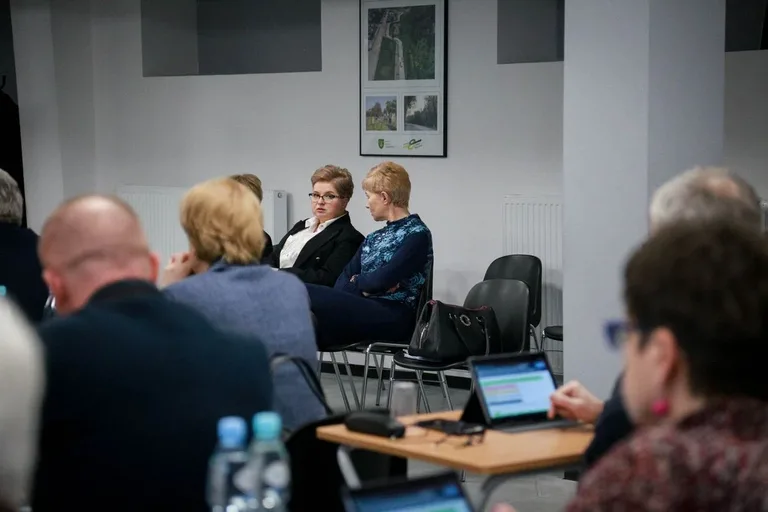 Radni podjęli uchwałę w sprawie budowy szkoły i przedszkola w Ostrowi Mazowieckiej (zdjęcia)