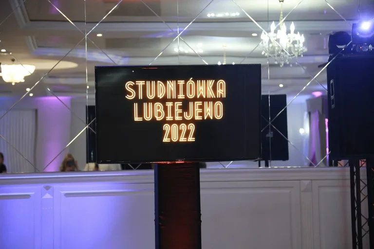 Studniówka maturzystów ZSCKR w Starym Lubiejewie (zdjęcia, wideo)