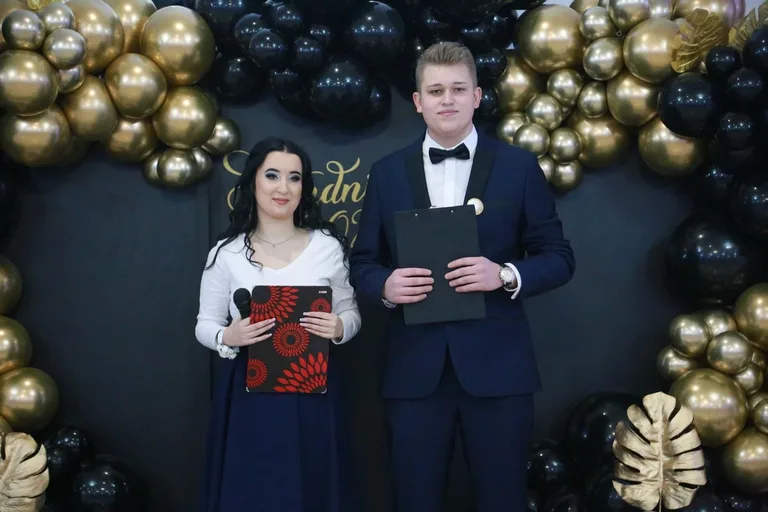 Studniówka maturzystów ZSCKR w Starym Lubiejewie (zdjęcia, wideo)