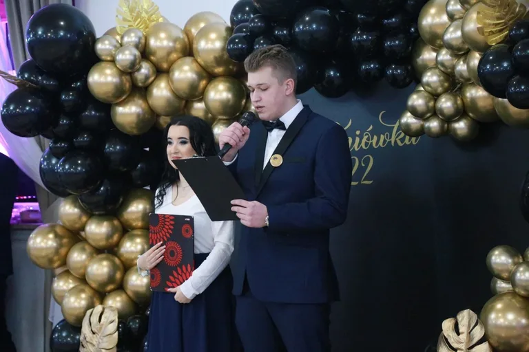 Studniówka maturzystów ZSCKR w Starym Lubiejewie (zdjęcia, wideo)
