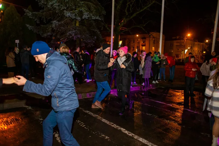 Mieszkańcy Ostrowi Mazowieckiej przywitali Nowy Rok (zdjęcia)