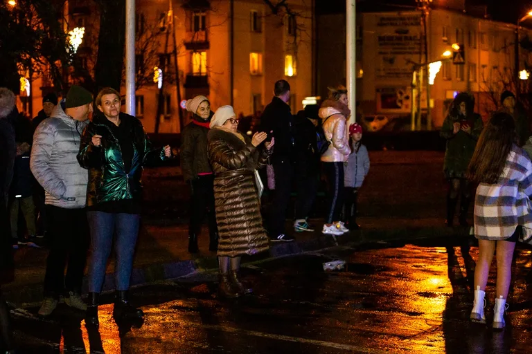 Mieszkańcy Ostrowi Mazowieckiej przywitali Nowy Rok (zdjęcia)