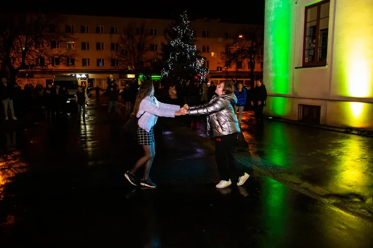 Mieszkańcy Ostrowi Mazowieckiej przywitali Nowy Rok (zdjęcia)