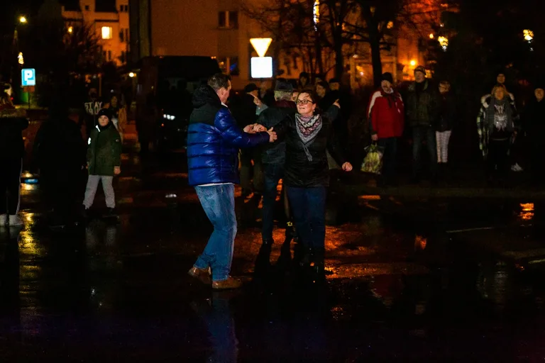 Mieszkańcy Ostrowi Mazowieckiej przywitali Nowy Rok (zdjęcia)