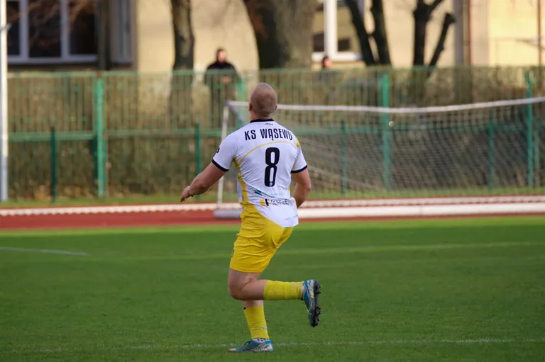 Ostrovia ograła KS Wąsewo. Pożegnalny gol Małkińskiego