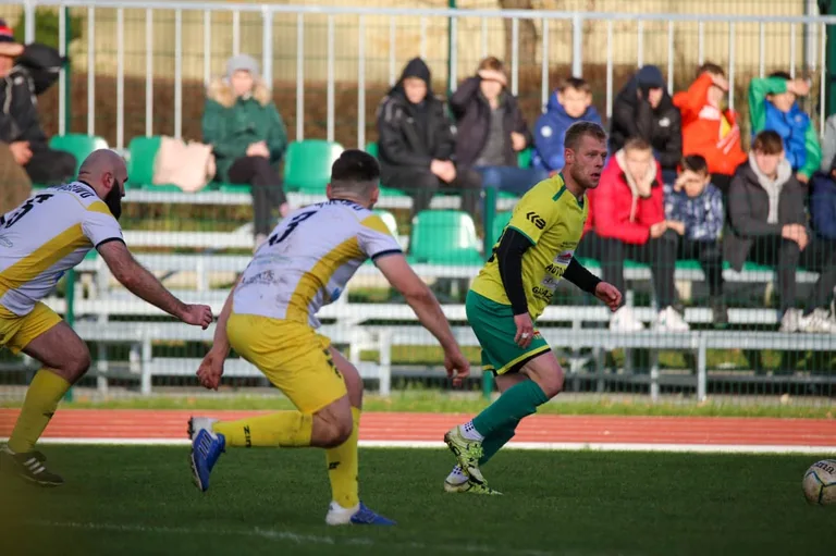 Ostrovia ograła KS Wąsewo. Pożegnalny gol Małkińskiego