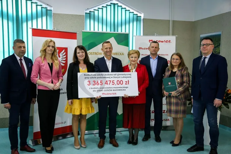 Cztery gminy z powiatu ostrowskiego podpisały umowy o dofinansowanie (zdjęcia)