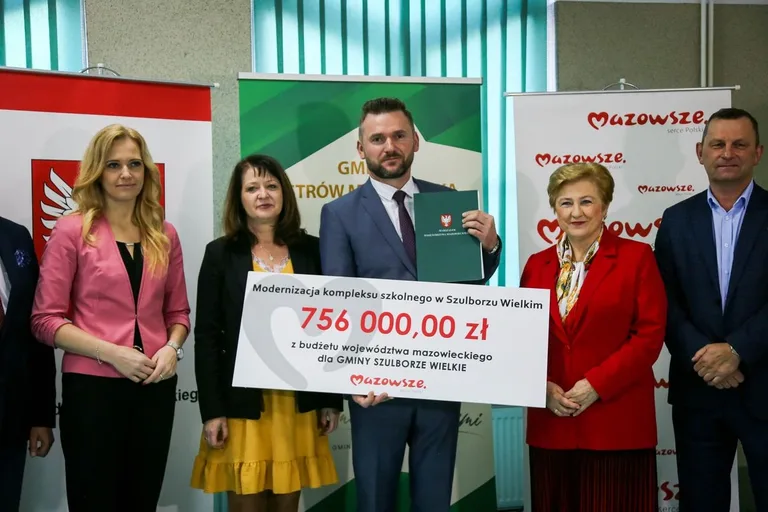 Cztery gminy z powiatu ostrowskiego podpisały umowy o dofinansowanie (zdjęcia)