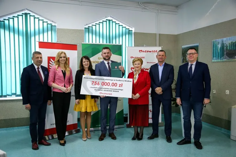 Cztery gminy z powiatu ostrowskiego podpisały umowy o dofinansowanie (zdjęcia)