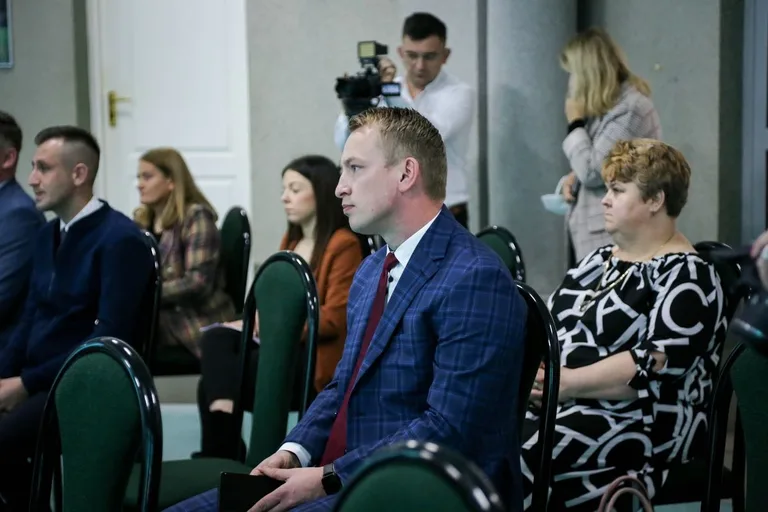 Cztery gminy z powiatu ostrowskiego podpisały umowy o dofinansowanie (zdjęcia)