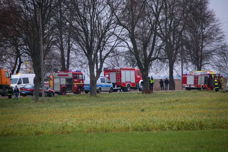 Wypadek na trasie Ostrów Mazowiecka - Łomża. Cztery osoby trafiły do szpitala (zdjęcia)