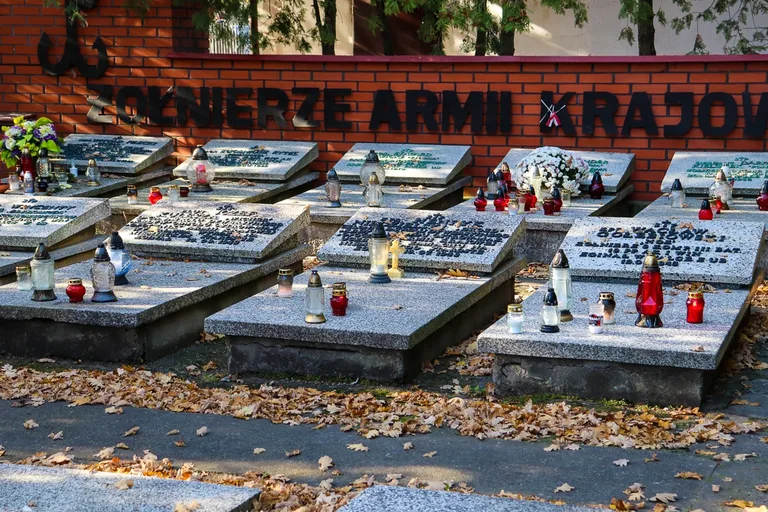 Czas zadumy w dniu Wszystkich Świętych (zdjęcia)