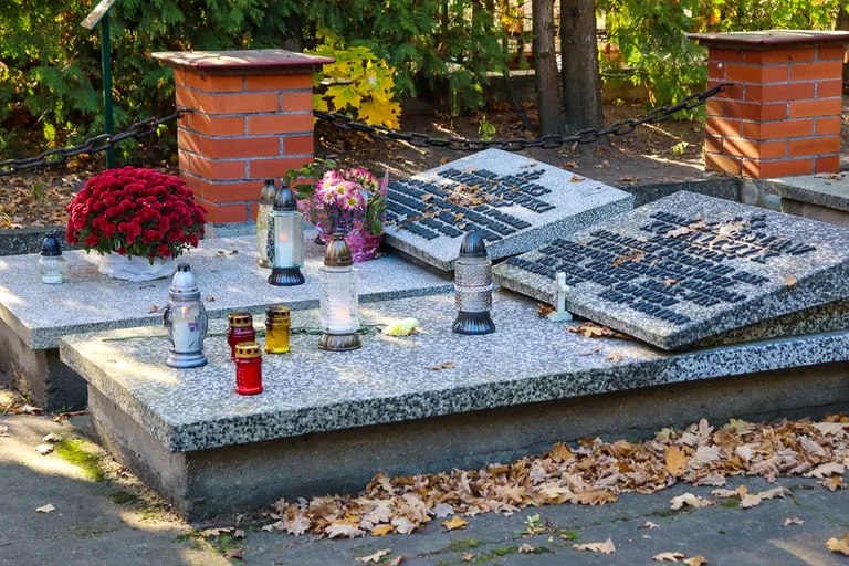 Czas zadumy w dniu Wszystkich Świętych (zdjęcia)