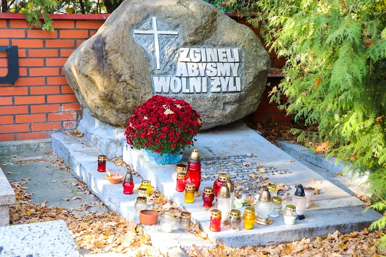 Czas zadumy w dniu Wszystkich Świętych (zdjęcia)