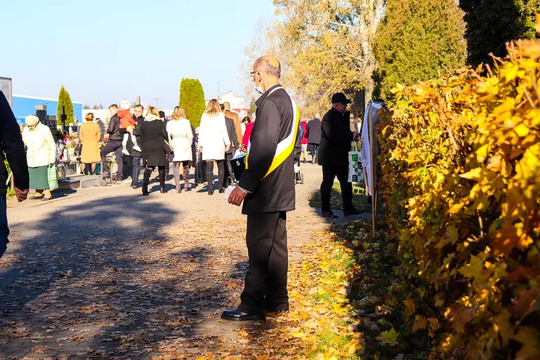 Czas zadumy w dniu Wszystkich Świętych (zdjęcia)