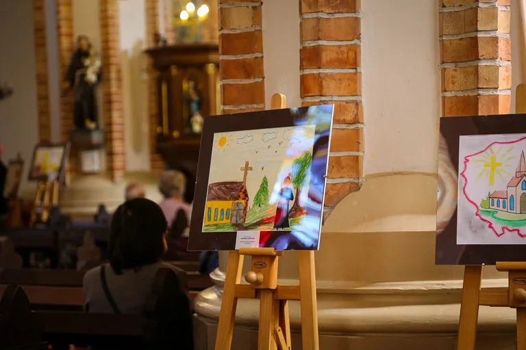 Rozdanie nagród laureatom konkursu plastycznego "PRYMAS KARDYNAŁ STEFAN WYSZYŃSKI" w Zuzeli (zdjęcia)