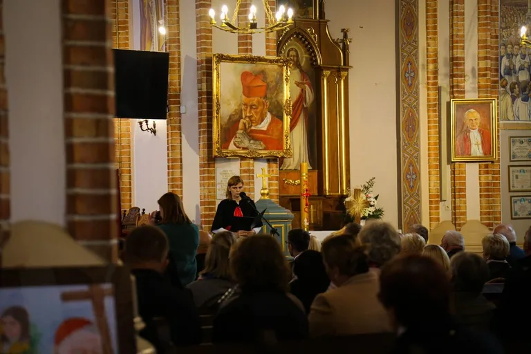 Rozdanie nagród laureatom konkursu plastycznego "PRYMAS KARDYNAŁ STEFAN WYSZYŃSKI" w Zuzeli (zdjęcia)