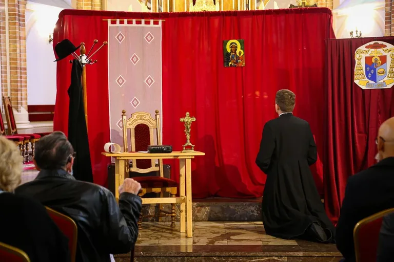 Rozdanie nagród laureatom konkursu plastycznego "PRYMAS KARDYNAŁ STEFAN WYSZYŃSKI" w Zuzeli (zdjęcia)