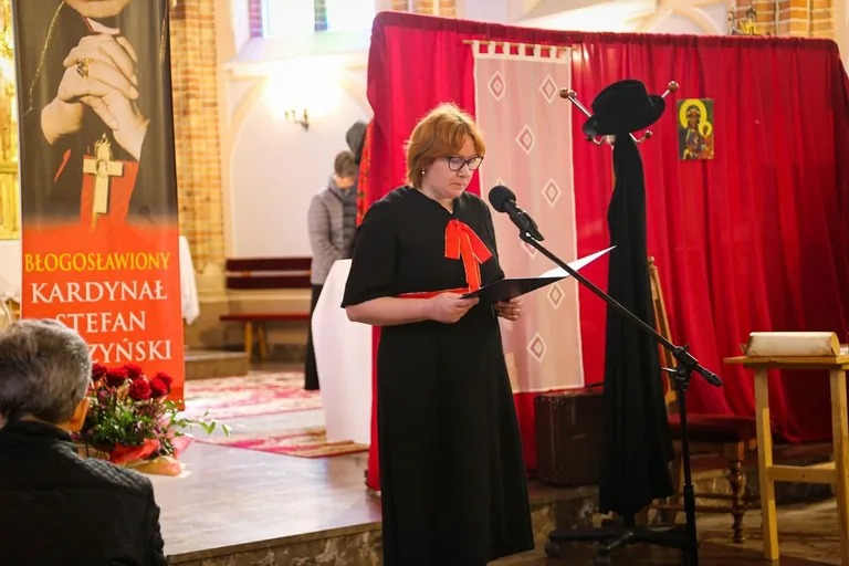 Rozdanie nagród laureatom konkursu plastycznego "PRYMAS KARDYNAŁ STEFAN WYSZYŃSKI" w Zuzeli (zdjęcia)