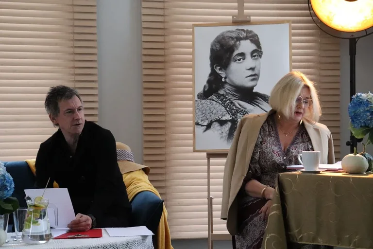 Małgorzata Ostrowska-Królikowska oraz Maciej Miecznikowski wzięli udział w "Narodowym czytaniu" w Wąsewie