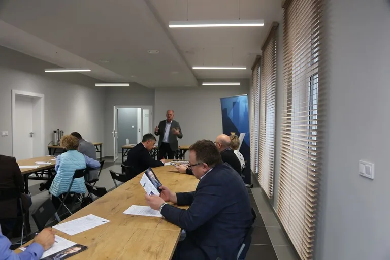 Spotkanie rekrutacyjno-organizacyjne dotyczące studiów podyplomowych Executive MBA w Wąsewie (zdjęcia)